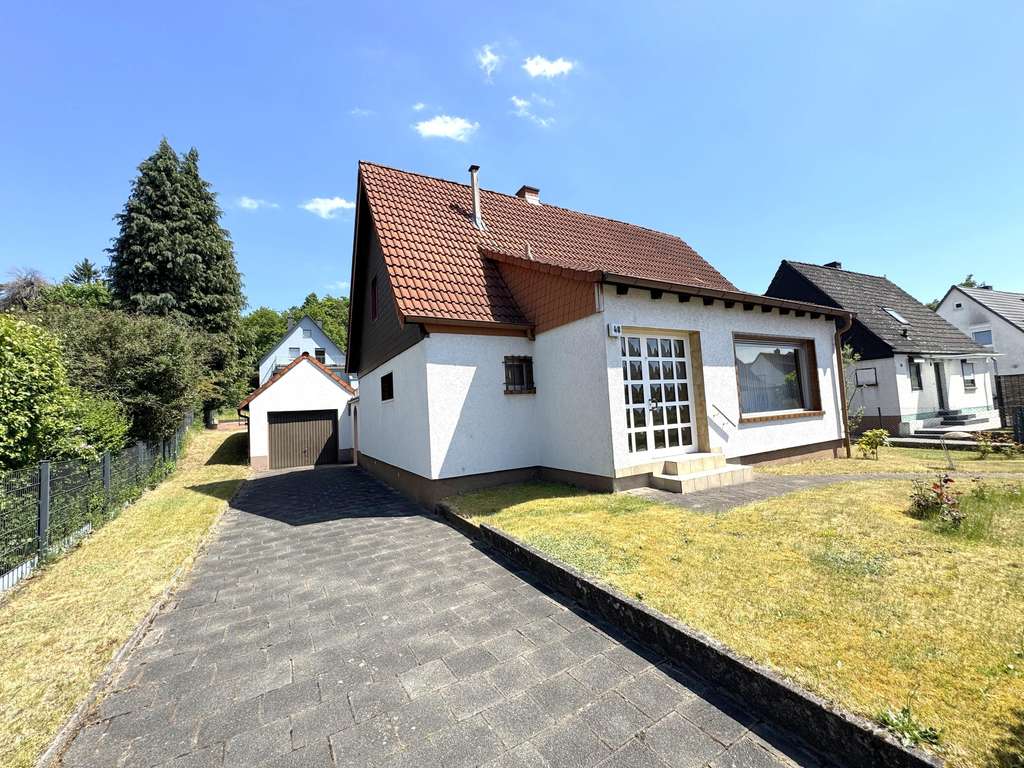 KL-Ost/Nähe PRE-Park -Freistehendes Einfamilienhaus mit Garage und sehr schönem Eigentumsgrundstück 