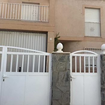 Verkauf eines besetzten Hauses in Roquetas de Mar