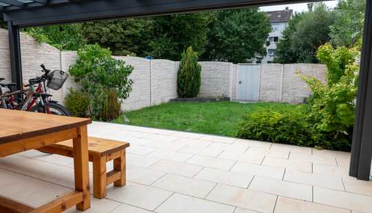 Bild von Familientraum: Modernes Zuhause mit Dachstudio & sonnigem Garten