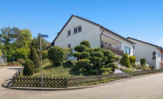 Flexibles Wohnen auf drei Ebenen – mit Garten & zwei Garagen