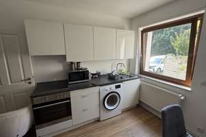 Mitten in Biebrich und doch ruhig gelegen! Chice, modernisierte 2 ZKB, Hoflage – Stettiner Str. 19, 65203 Biebrich, Wiesbaden – Vorschaubild 8