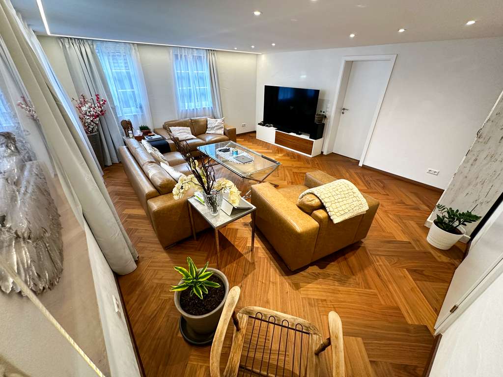 Immobilie in Schiltach - Geschichte trifft Luxus – exklusiv saniertes Fachwerkhaus mit Terrasse & Steuervorteil - Bild 4