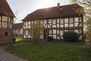 Ehemaliges Pfarrhaus im Denkmalschutz – ein Zuhause mit besonderer Geschichte in Wehrda zu vermieten – Die vollständige Adresse der Immobilie erhältst du vom Anbieter., 36166 Haunetal – Vorschaubild 1