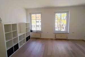 Besichtigung Sa.09.05. von 09:15 Uhr bis 09:45 Uhr
Modernisiert, mit Süd-Balkon nahe Park Babelsberg – Die vollständige Adresse der Immobilie erhältst du vom Anbieter., 14482 Babelsberg Nord, Potsdam – Vorschaubild 3