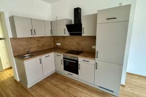 Sonnige 2-Zimmer Wohnung im 2. OG mit Balkon in Chemnitz-Sonnenberg – Pestalozzidtraße 19, 9130 Sonnenberg, Chemnitz – Vorschaubild 1