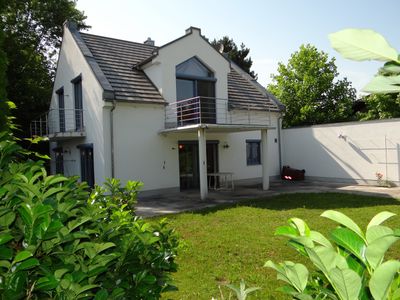 Stilvolles Domizil in Traumlage mit perfekter uneinsehbarer Garten-Oase am Ortsrand Langenneufnach