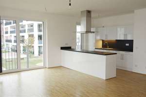 Bodentiefe Fenster - sehr helle, repräsentative 2 Zimmer Wohnung mit Einbauküche und Loggia – An der Lingenmühle 6, 41061 Gladbach, Mönchengladbach – Vorschaubild 2