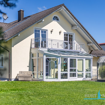 Exklusives Einfamilienhaus mit Pool, Wintergarten & großem Garten in Mammendorf