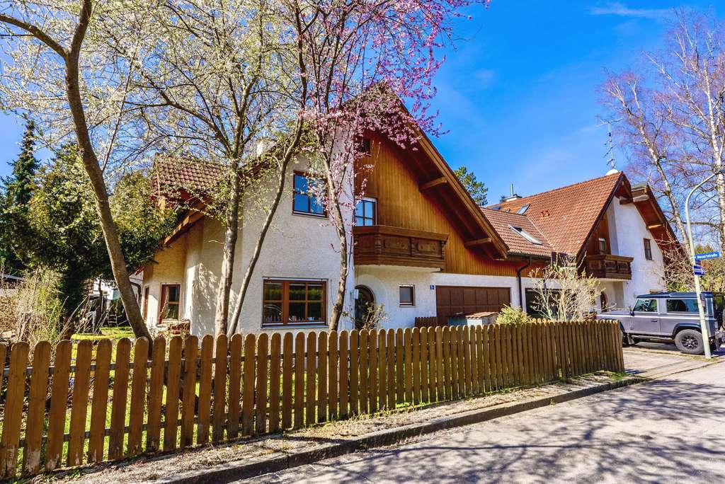 Hochwertige Doppelhaushälfte mit Einfamilienhaus-Charakter in begehrter Lage von Vaterstetten