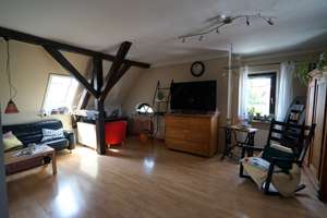 Altbaucharme trifft auf Wohnkomfort. 4-Zimmer-Dachgeschosswohnung in Pfersee! – Die vollständige Adresse der Immobilie erhältst du vom Anbieter., 86157 Pfersee-Nord, Augsburg – Vorschaubild 3
