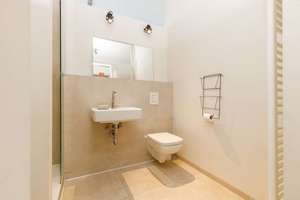 Sanierte 2-Zimmer-Wohnung mit 38 m² Dachstudio-Potenzial in Moabit – Die vollständige Adresse der Immobilie erhältst du vom Anbieter., 10553 Moabit, Berlin – Vorschaubild 12