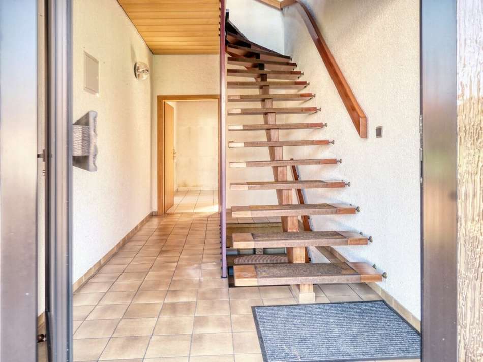 EG Eingang Treppe zum OG