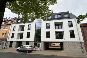 Wohnen über zwei Etagen: Freies Zimmer in 3er-Mädels-WG !Nur für Studenten,  Schüler, Auszubildene!