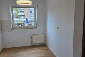 Renovierte 3 Zimer-Wohnung mit Aufzug, Garage, Balkonkraftwerk, Video-Sprechanlage (insgesamt: 1.140 – Von-der-Mark-Str. 17, 47137 Mittelmeiderich, Duisburg – Vorschaubild 8