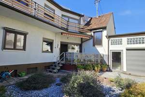 Geräumiges Haus mit Garage und Garten in ruhiger Gegend zu verkaufen