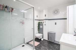 Stilvolle Maisonette mit Platz, Komfort und zwei Stellplätzen – Die vollständige Adresse der Immobilie erhältst du vom Anbieter., 42551 Velbert-Mitte, Velbert – Vorschaubild 8