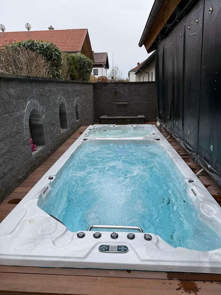 Immobilie in Pfaffing - EINZIGARTIG 2 x DHH mit 190m² 8 Zimmer + 3 Gewerberäume 110m² + Pool + PV Anlage 22kW - Bild 1