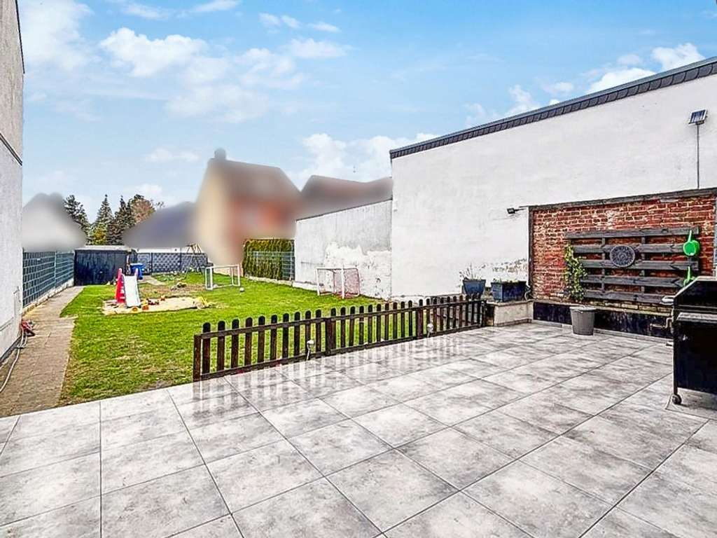 Immobilie in Erftstadt - Viel Platz für die ganze Familie: Wohnen mit Garten und Einliegerwohnung in Erftstadt-Liblar - Bild 2