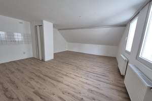 Schöne Dachgeschoßwohnung mit 2 Zimmern in Wuppertal Langerfeld – Schwelmer Straße 109, 42389 Langerfeld-Beyenburg, Wuppertal – Vorschaubild 2