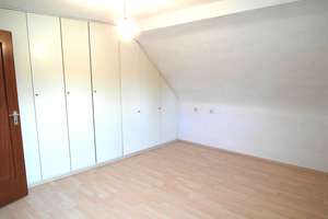 Gemütliche 3-Zimmer-Dachgeschosswohnung mit Sonnenterrasse in ruhiger Lage von Köln-Dellbrück! – Kräuterweg 12, 51069 Dellbrück, Köln – Vorschaubild 8