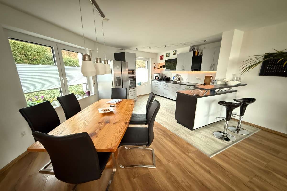 Immobilie in Glashütten - Glashütten: Einzigartiges Architektenhaus am Sonnenhang mit beeindruckendem Fernblick. - Bild 2