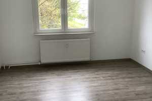 Großzügig geschnittene 3 Zimmer-Wohnung im Erdgeschoss mit Balkon – Donauschwabenstr. 1, 33609 Bielefeld – Vorschaubild 2