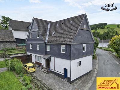 Großzügiges Zweifamilienhaus in ruhiger Lage!