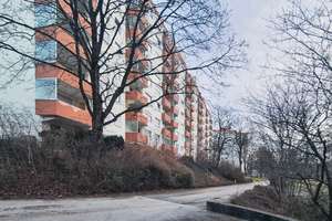 Helle 2,5-Zimmer-Wohnung mit Balkon und Tiefgarage in München