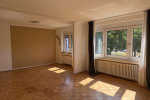 Große 2 Zimmer Wohnung mit kleinem Balkon in direkter Nähe zum Innenhafen
