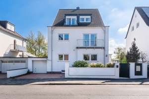 Villa in TOP LAGE von Düsseldorf-Kaiserswerth mit Geschichte und vielfältigen Nutzungsmöglichkeiten – Die vollständige Adresse der Immobilie erhältst du vom Anbieter., 40489 Kaiserswerth, Düsseldorf – Vorschaubild 3