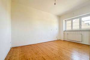 Köln-Porz -  Einfamilienhaus mit Denkmalschutz – viel Potenzial für eigene Ideen. – Die vollständige Adresse der Immobilie erhältst du vom Anbieter., 51149 Gremberghoven, Köln – Vorschaubild 4