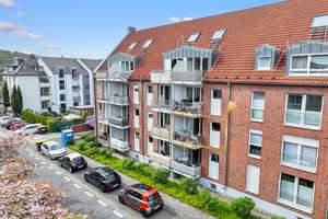 Schicke, neuwertige 2-Zimmer-Wohnung mit Balkon, Schreinerküche und TG-Stellplatz in Kessenich