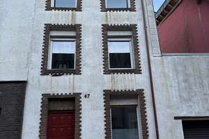 Kleines Grundstück, großes Konzept: Schmales Reihenmittelhaus mit 4 Ebenen – Die vollständige Adresse der Immobilie erhältst du vom Anbieter., 52249 Eschweiler – Vorschaubild 1