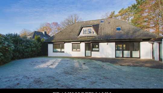 Bild von Charmantes Architektenhaus mit Garage auf großem Grundstück in Hamburg-Duvenstedt