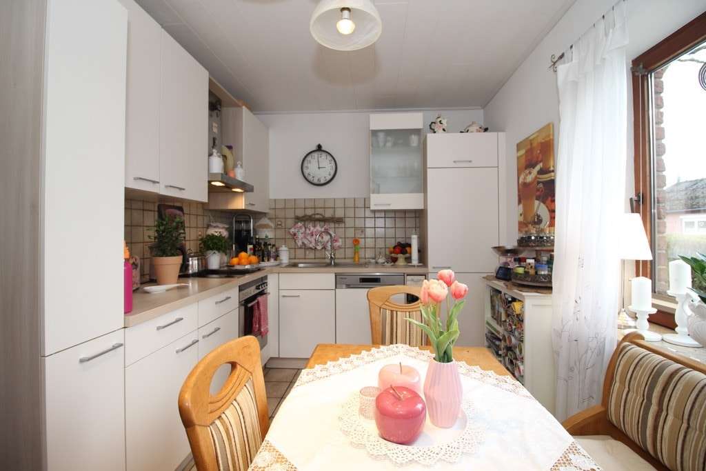 Immobilie in Owschlag - Einfamilienhaus mit vier Zimmern und Terrasse mitten in Owschlag!
 - Bild 1