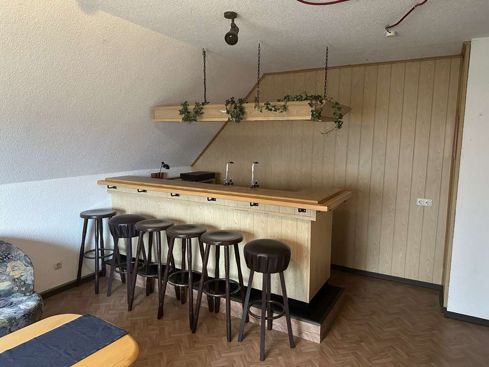 Immobilie in Ostrhauderfehn - Großzügiges Wohnhaus mit besonderem Charme, großem Garten und vielfältigen Nutzungsmöglichkeiten - Bild 6