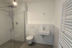 Exklusive Dachgeschosswohnung - Erstbezug mit 3-Zimmern, Süd-Balkon und Mieterstrom-PV – Akazienweg 1a, 51381 Bergisch Neukirchen, Leverkusen – Vorschaubild 7