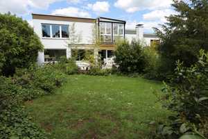 Geschmackvolles Haus  mit einem Traumgarten und einer Garage – Wiesbaden – Vorschaubild 2