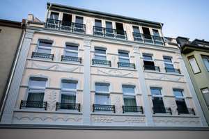 Helle, lichtdurchflutete, großzügig geschnittene 3-Zimmer-Wohnung mit Balkon in Düsseldorf