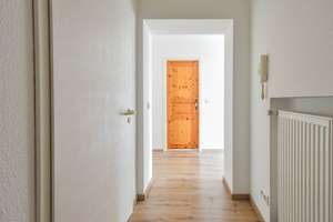 Helle Drei-Zimmerwohnung mit Balkon im 1. OG. Solingen Mitte. – Die vollständige Adresse der Immobilie erhältst du vom Anbieter., 42651 Solingen-Mitte, Solingen – Vorschaubild 2