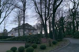 Briller Viertel - 4 Zimmerwohnung in denkmalgeschützter Villa mit Balkon und Garten- / Parknutzung – Am Buschhäuschen 37, 42115 Elberfeld West, Wuppertal – Vorschaubild 2