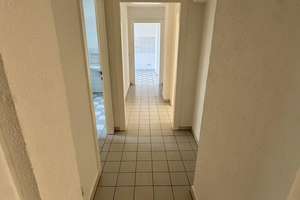 Kernsanierte 3-Zimmer-DG-Wohnung mit Wohnküche, neuer EBK und Sonnenterrasse in Eller – 40229 Eller, Düsseldorf – Vorschaubild 11