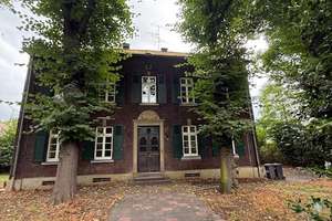 histrorisches  Einfamilienhaus - Perfekt als Mehrgenerationshaus - mit großem Garten in Duisburg