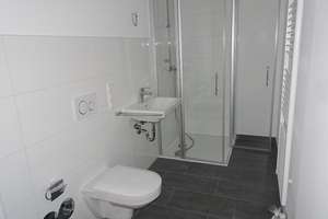 2 Zimmer mit Terrasse zum Innenhof!! Moderne Neubau-Ausstattung, großer Wohn-/Essbereich, TG-Platz – 63165 Mühlheim am Main – Vorschaubild 4