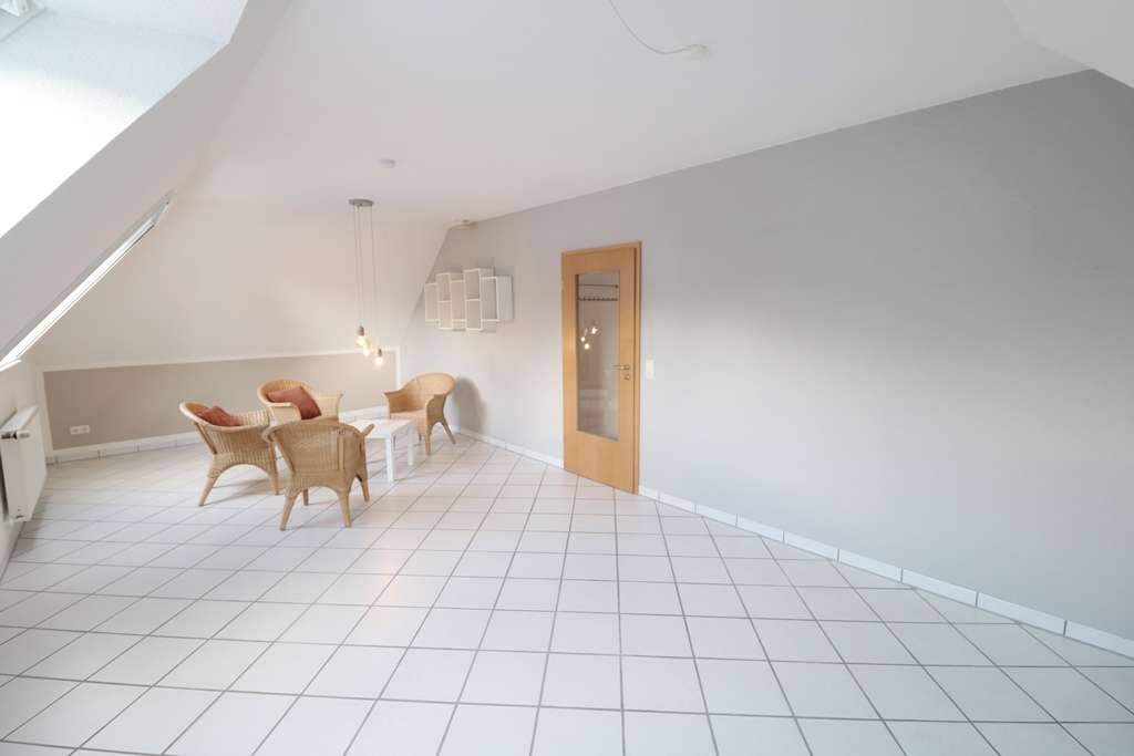 Immobilie in Cloppenburg - Schickes, topgepflegtes Zweifamilienhaus mit Garagen- und Geräteanbau sowie schönem Garten - Bild 7