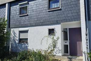 Preiswertes, gepflegtes 7-Raum-Reihenhaus in Salzgitter Lebenstedt