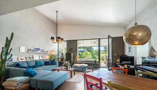 Bild von Haus mit 2 (oder 3) Wohnungen, Halle & Büros, zum Wohnen & Arbeiten o. vermieten, Pool & Gartensauna