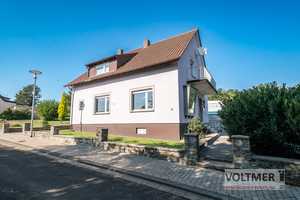 MÖGLICHKEIT - Einfamilienhaus mit Lagerkomplex, Garage und großem Grundstück in Oberbexbach! – Saarpfalz-Kreis – Vorschaubild 1