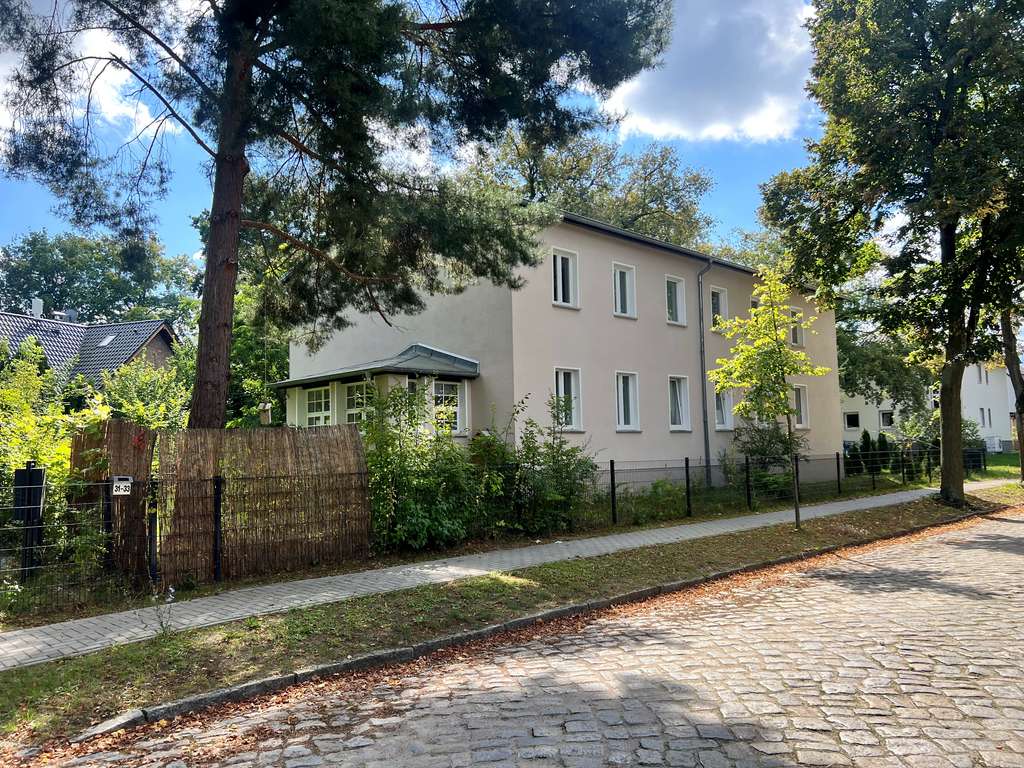 Immobilie in Schöneiche bei Berlin - 4 % Rendite*AB vorhanden! Gepflegtes Mehrfamilienhaus mit 5  Wohneinheiten in ruhiger Top-Lage - Bild 0