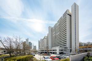 Bezugsfreie 2-Zimmer-Wohnung im Olympiadorf mit Alpenpanorama – Die vollständige Adresse der Immobilie erhältst du vom Anbieter., 80809 Am Riesenfeld, München – Vorschaubild 1